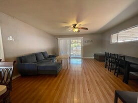 1121 W Churchill St in Stockton, CA - Building Photo