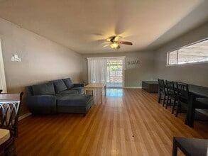 1121 W Churchill St in Stockton, CA - Foto de edificio - Building Photo