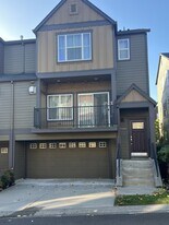 10925 SW Briarwood Pl in Tigard, OR - Building Photo