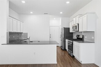 7317 Spotted Leaf Wy in Austin, TX - Building Photo - Building Photo