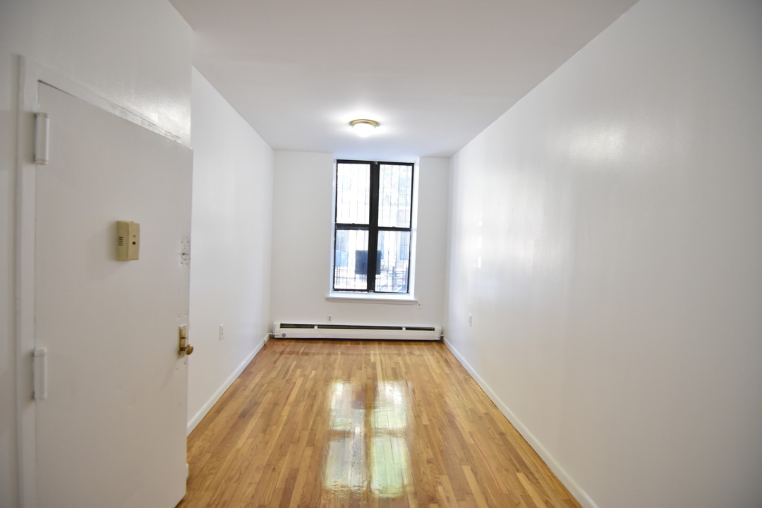 140 W 112th St in New York, NY - Building Photo