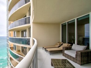 18911 Collins Ave in Sunny Isles Beach, FL - Building Photo - Building Photo