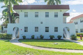 Villa Monterrey Apartments in West Palm Beach, FL - Foto de edificio - Building Photo