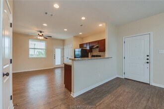 1915 Dartmouth St, Unit 4031 in College Station, TX - Foto de edificio - Building Photo