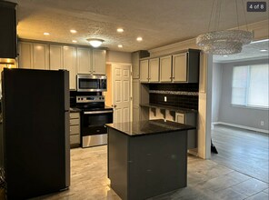 1102 Bell Grimes Ln in Nashville, TN - Foto de edificio - Building Photo