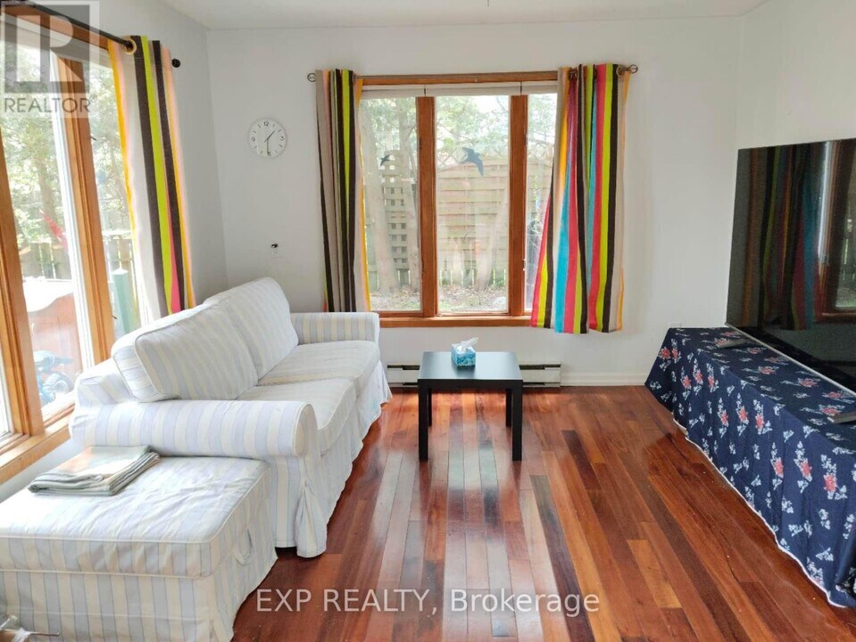 81 Scarborough Heights Blvd in Toronto, ON - Building Photo