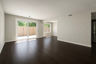 24 Elderwood Dr in Stoughton, MA - Building Photo - Building Photo