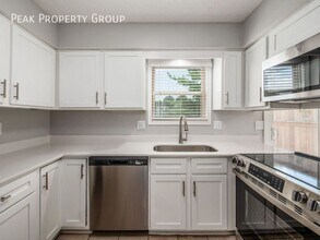 2017 Queensgate Ln in Columbus, OH - Building Photo - Building Photo