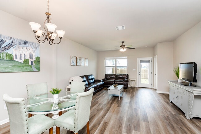 property at 2800 S Roth Ave