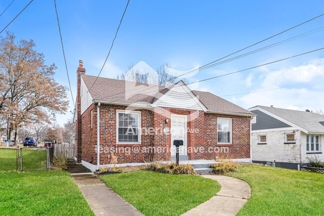 2370 S Milton Ave in Overland, MO - Foto de edificio - Building Photo