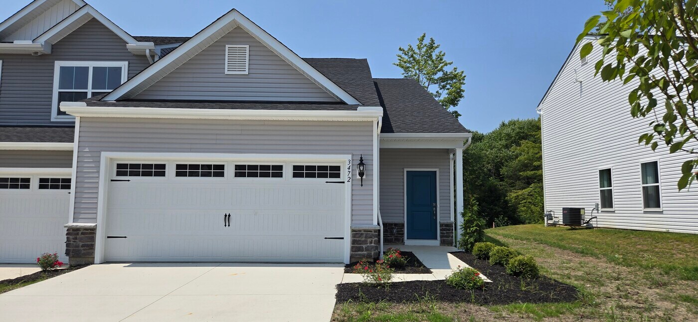 3472 Bushwillow Dr in Uniontown, OH - Building Photo