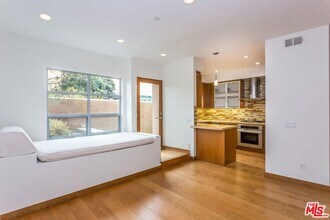 126 Pacific St in Santa Monica, CA - Building Photo - Building Photo
