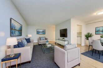 Surrey Lane Apartments in Burlington, ON - Building Photo - Building Photo