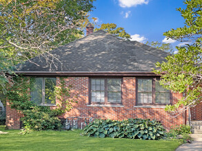 2424 Green Bay Rd in Highland Park, IL - Building Photo - Primary Photo