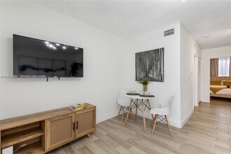 815 NW 30th St in Miami, FL - Building Photo - Building Photo