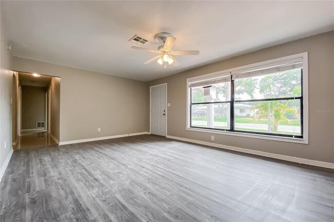 1524 Sandy Ln in Clearwater, FL - Building Photo - Building Photo