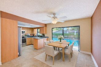 3471 14th Ave N in St. Petersburg, FL - Foto de edificio - Building Photo