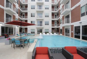 Haus 2828 in Dallas, TX - Building Photo