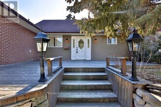 1336 Queen Victoria Ave in Mississauga, ON - Building Photo - Building Photo