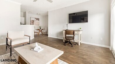 9835 Fredericksburg Rd, Unit 423 in San Antonio, TX - Building Photo - Building Photo