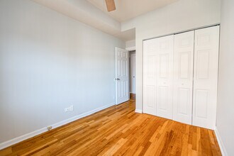 1047 W Montrose Ave in Chicago, IL - Building Photo - Building Photo