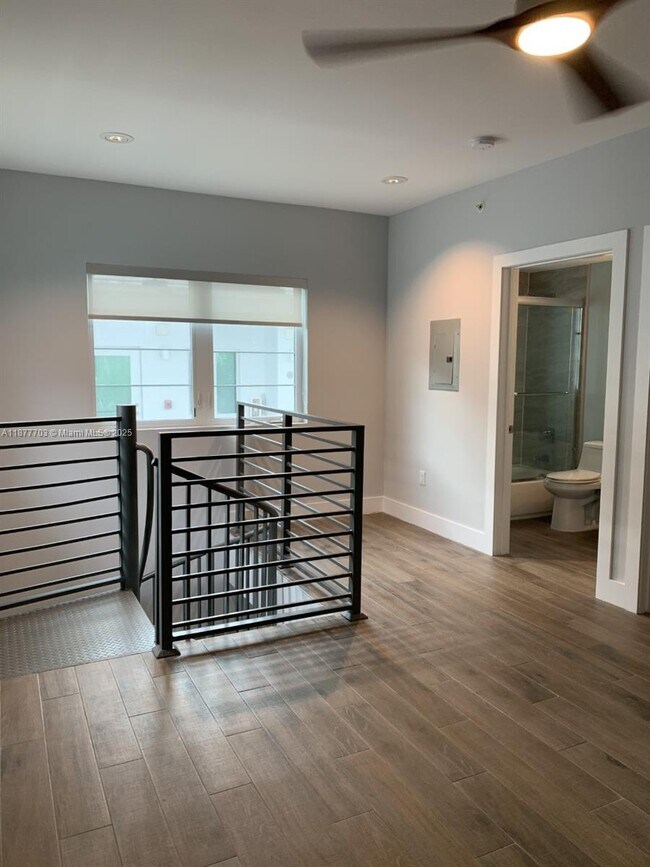 1521 Michigan Ave in Miami Beach, FL - Building Photo - Building Photo