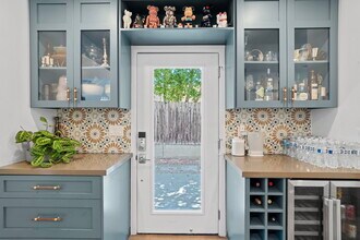 11038 Blix St in North Hollywood, CA - Foto de edificio - Building Photo