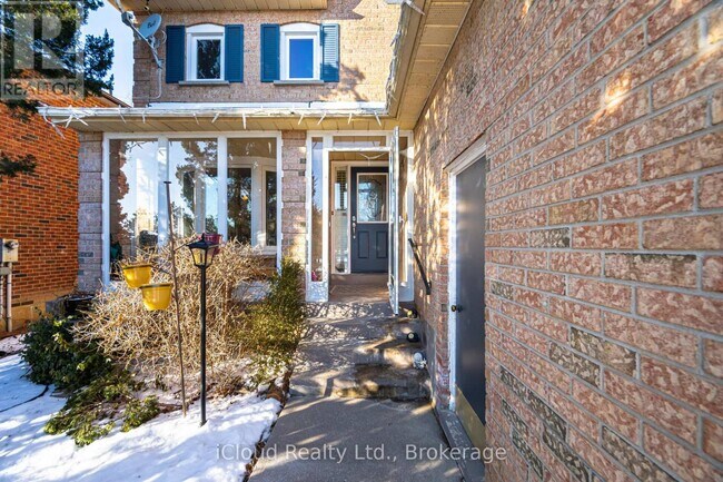 1615 Sir Monty's Dr in Mississauga, ON - Building Photo - Building Photo