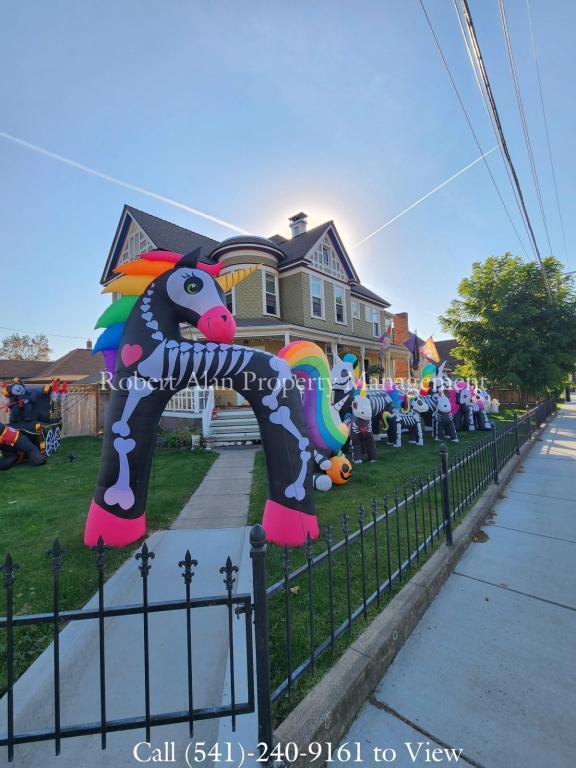 property at 916 SE Byers Ave