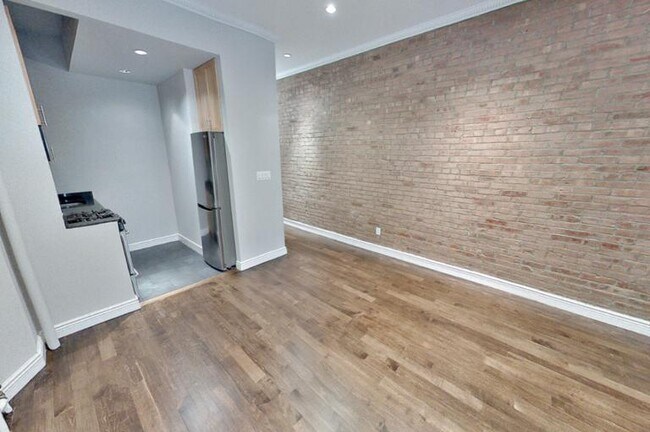 724 Tenth Avenue in New York, NY - Building Photo - Building Photo