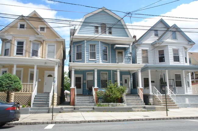 156 Patterson St in Perth Amboy, NJ - Building Photo - Building Photo