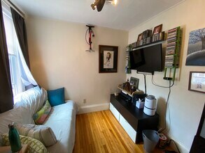 136 Broadway, Unit 3 in Somerville, MA - Building Photo - Building Photo