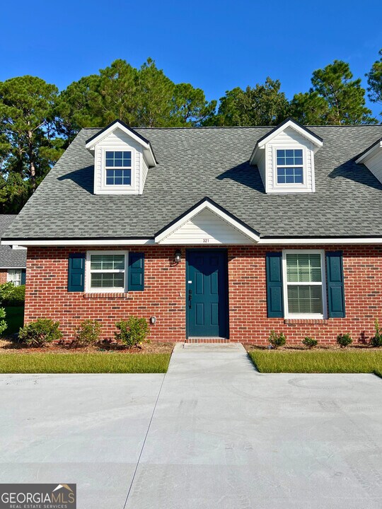 323 Madison Ave in St. Marys, GA - Building Photo
