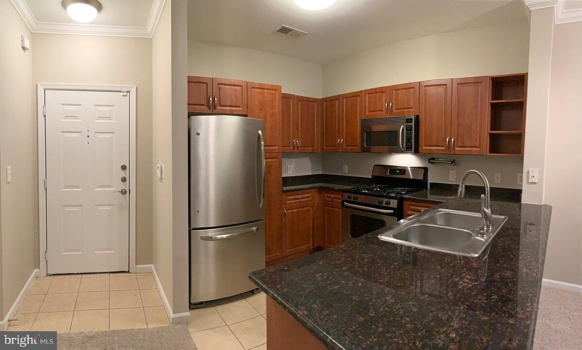 12917 Centre Park Cir-Unit -212 in Herndon, VA - Building Photo