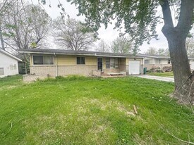 10111 Viscount Dr in St. Louis, MO - Building Photo