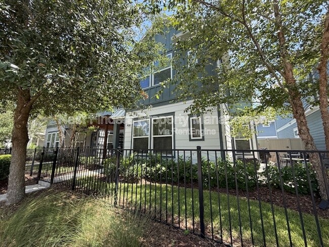 7430 Beach Walk Place in Jacksonville, FL - Building Photo - Building Photo