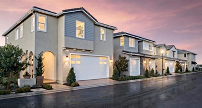 2053 N Playa Ln in Clovis, CA - Building Photo - Building Photo