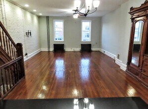 618 E Girard Ave in Philadelphia, PA - Foto de edificio - Building Photo