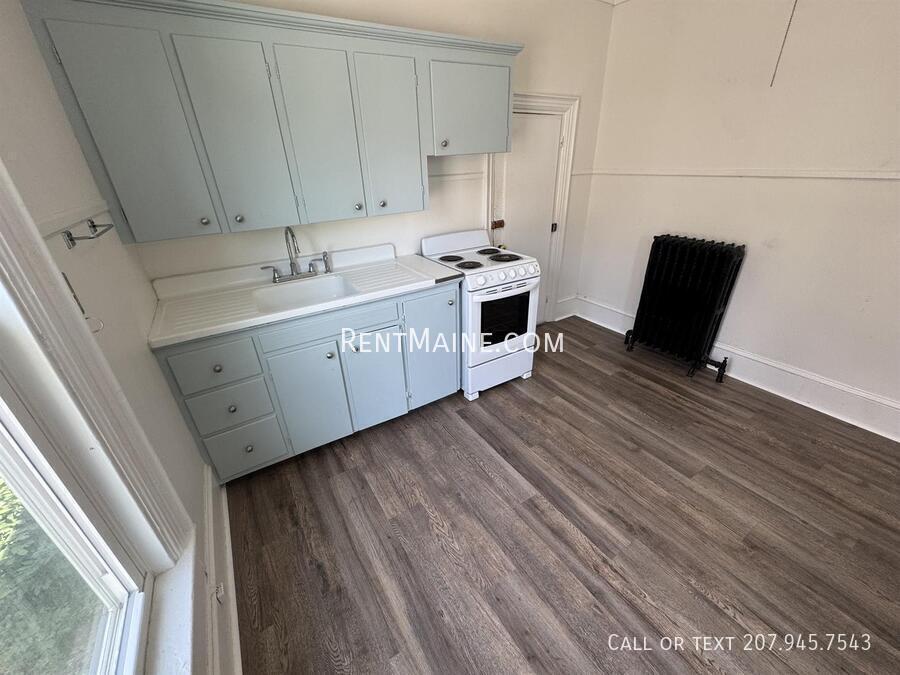 147 Essex St in Bangor, ME - Foto de edificio