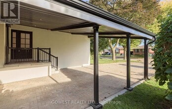 27 Hollister Rd in Toronto, ON - Building Photo - Building Photo