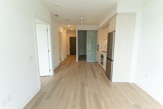 86-786 Dundas St E in Mississauga, ON - Building Photo - Building Photo