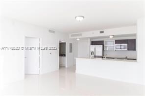 90 SW 3rd St, Unit # 3408 in Miami, FL - Foto de edificio - Building Photo