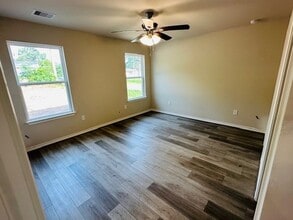 1000 Maple Ave in Cleveland, TX - Building Photo - Building Photo