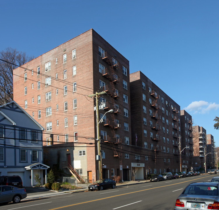 245-255 Bronx River Rd in Yonkers, NY - Foto de edificio