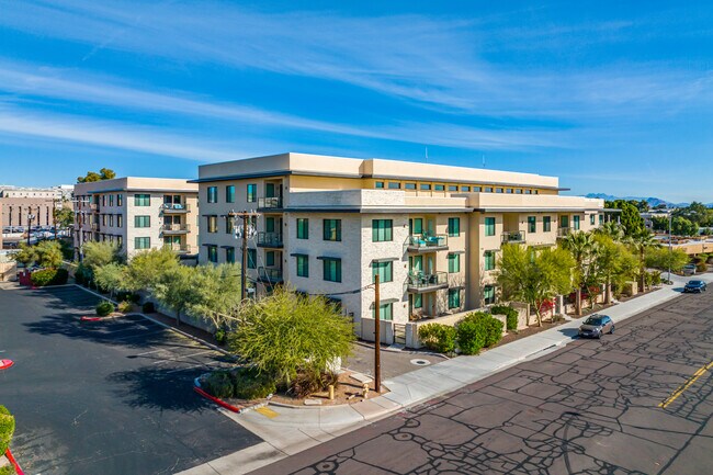 Inspire on Earll Phase I in Scottsdale, AZ - Foto de edificio - Building Photo