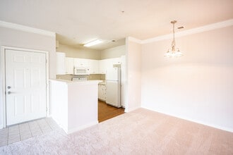 River's Bend Apartment Homes in Chester, VA - Foto de edificio - Interior Photo