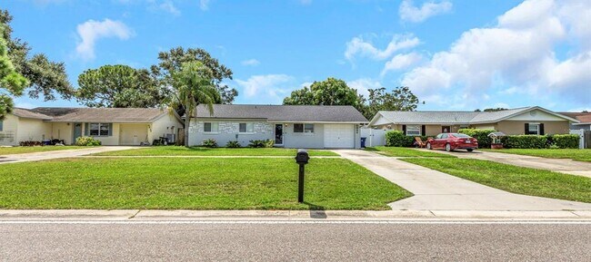 6842 62nd Ave N in Pinellas Park, FL - Building Photo - Building Photo