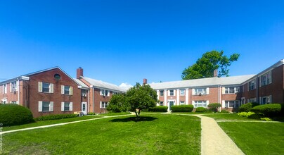 30 Standish Rd in Stamford, CT - Building Photo - Building Photo