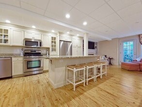 111 Shore Dr in Mashpee, MA - Building Photo - Building Photo