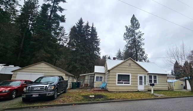 613 S 10th St in Coeur d'Alene, ID - Building Photo - Building Photo